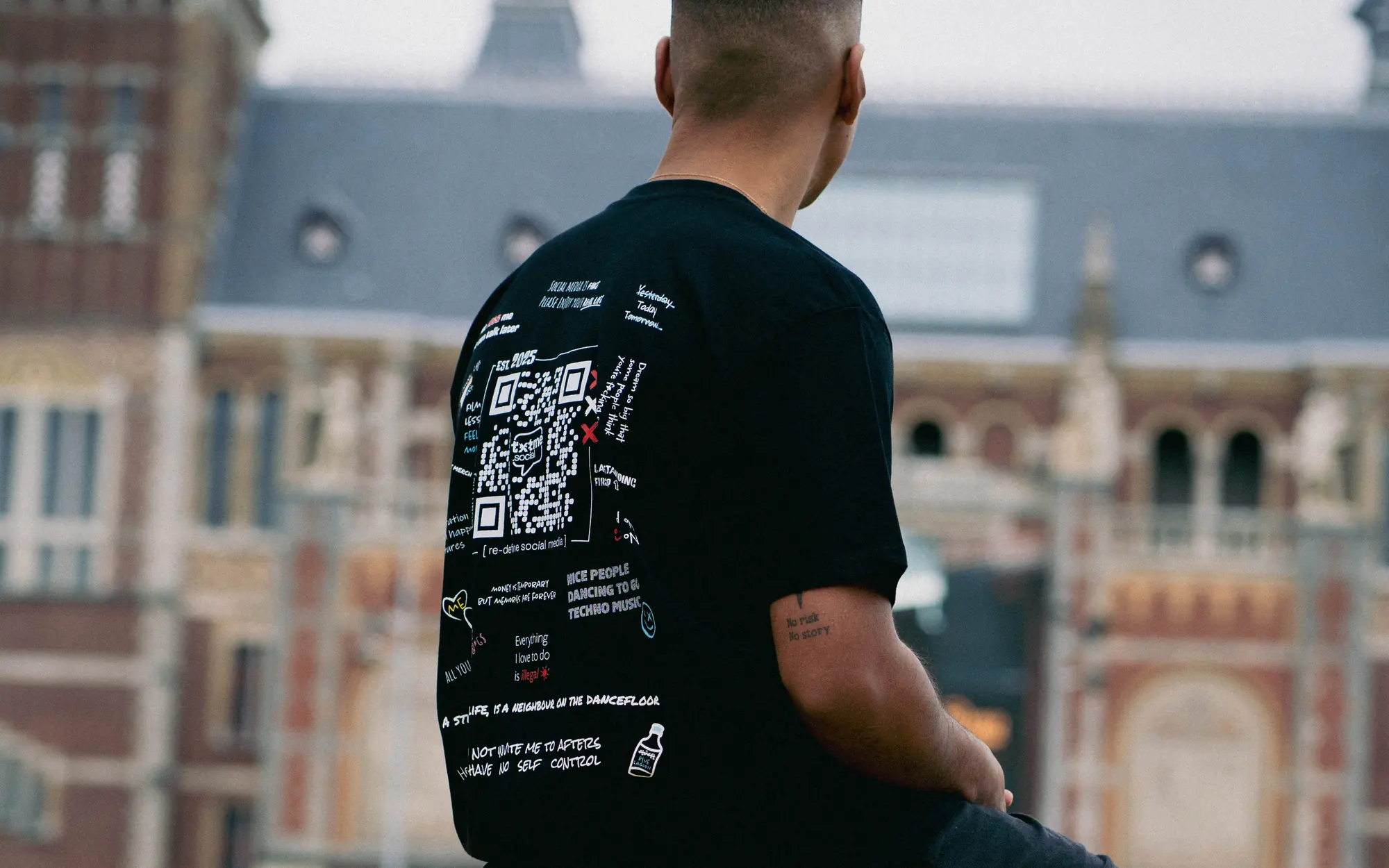 The back of a txtme shirt with its QR code, in front of the Rijksmuseum, Amsterdam